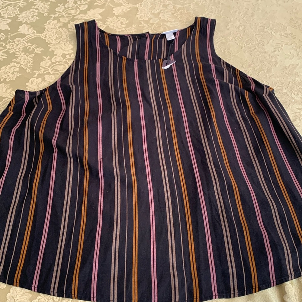 New Ava&Viv Plus Size Sleeveless Black Tunic with button down back- size 2X